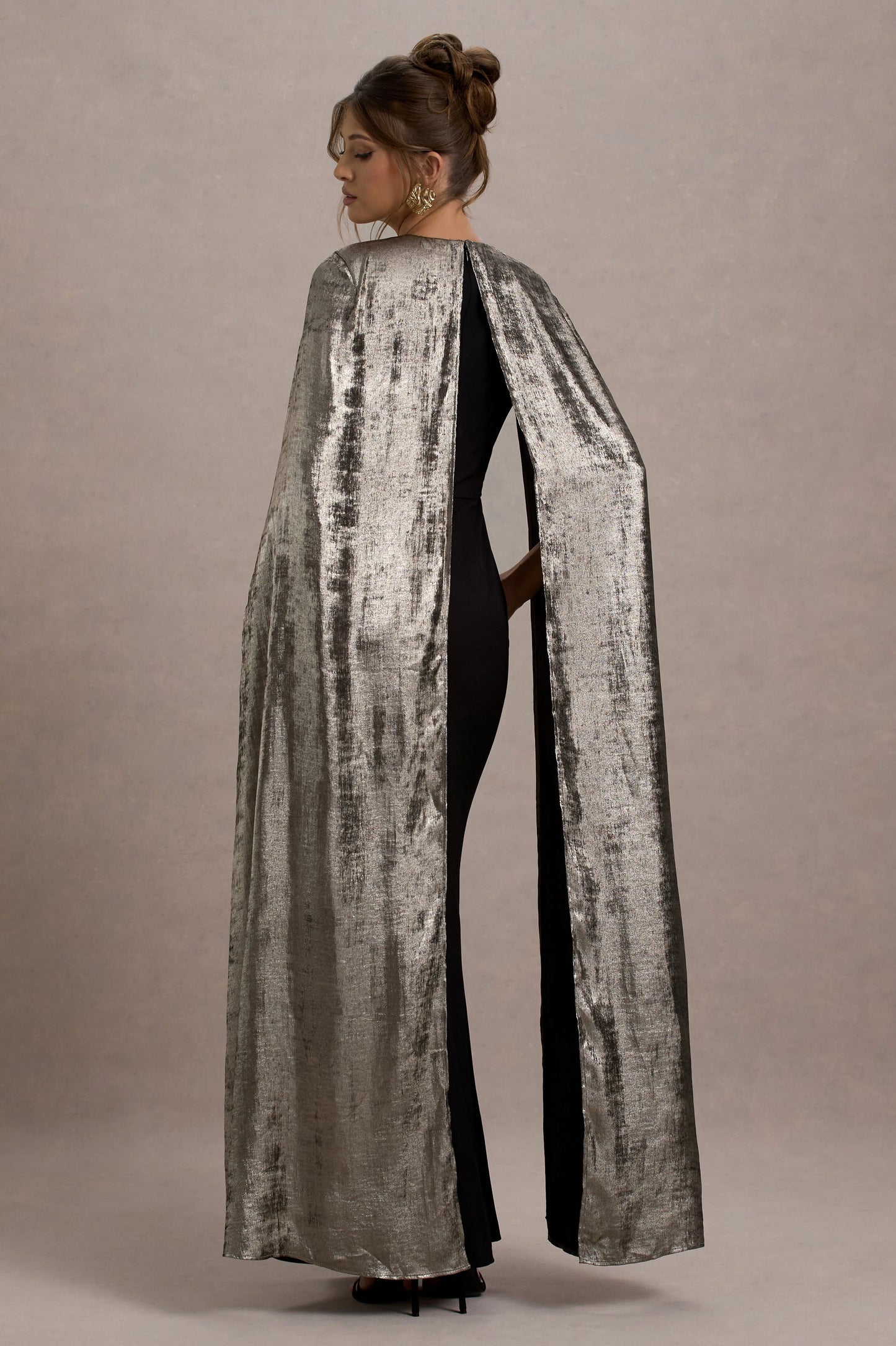 Ilenia Black V-Neck Maxi Dress With Metallic Cape
