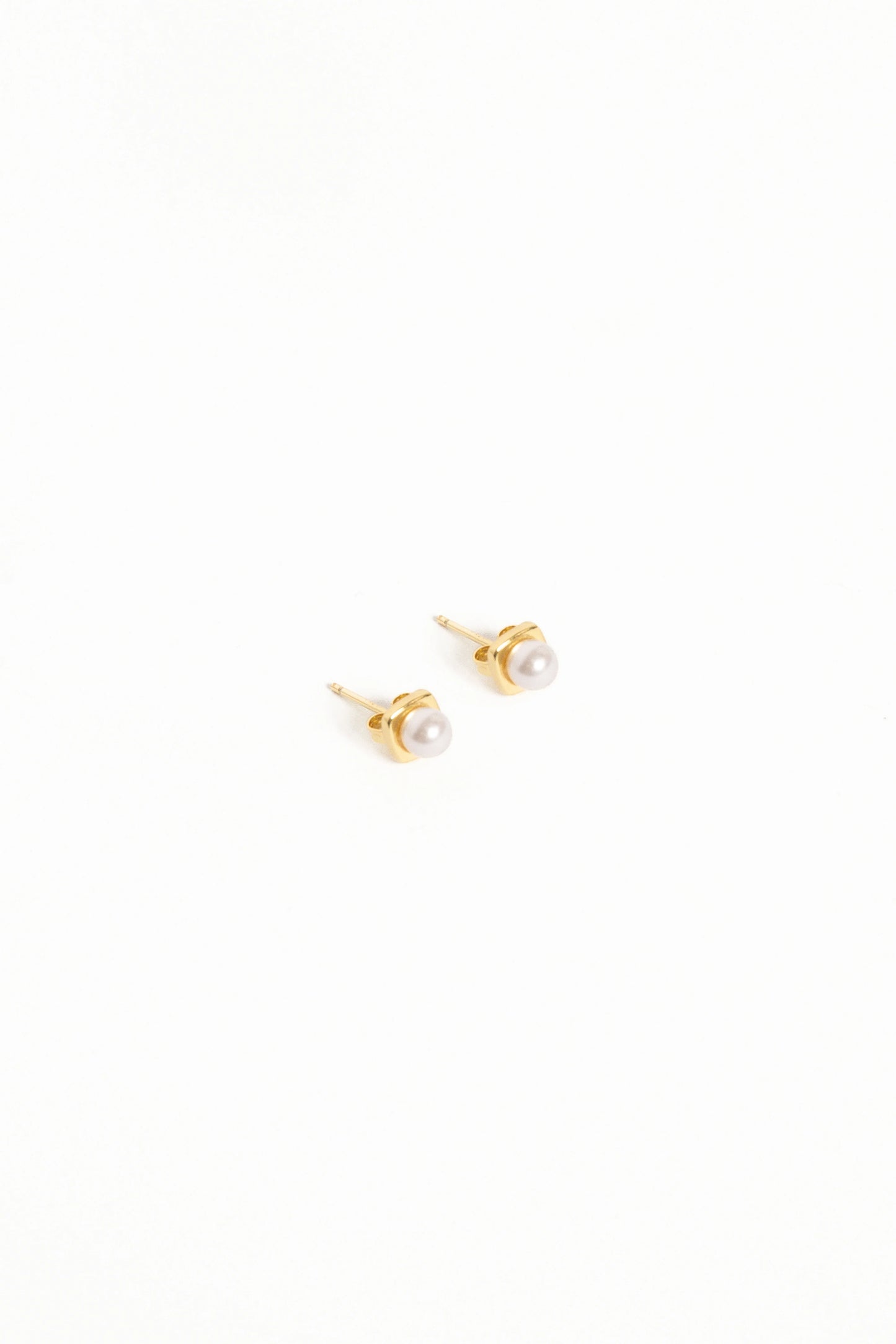 Helene Stud Earrings - Gold/Pearl