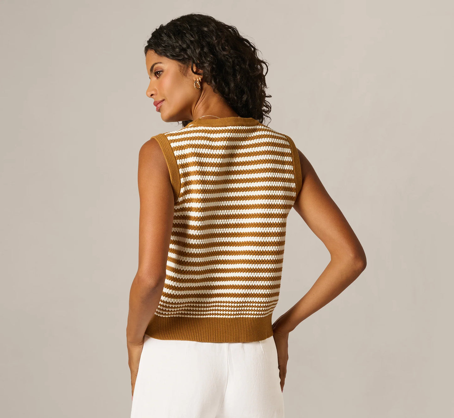 Textured Pullover Sweater Vest In Camel Ivory