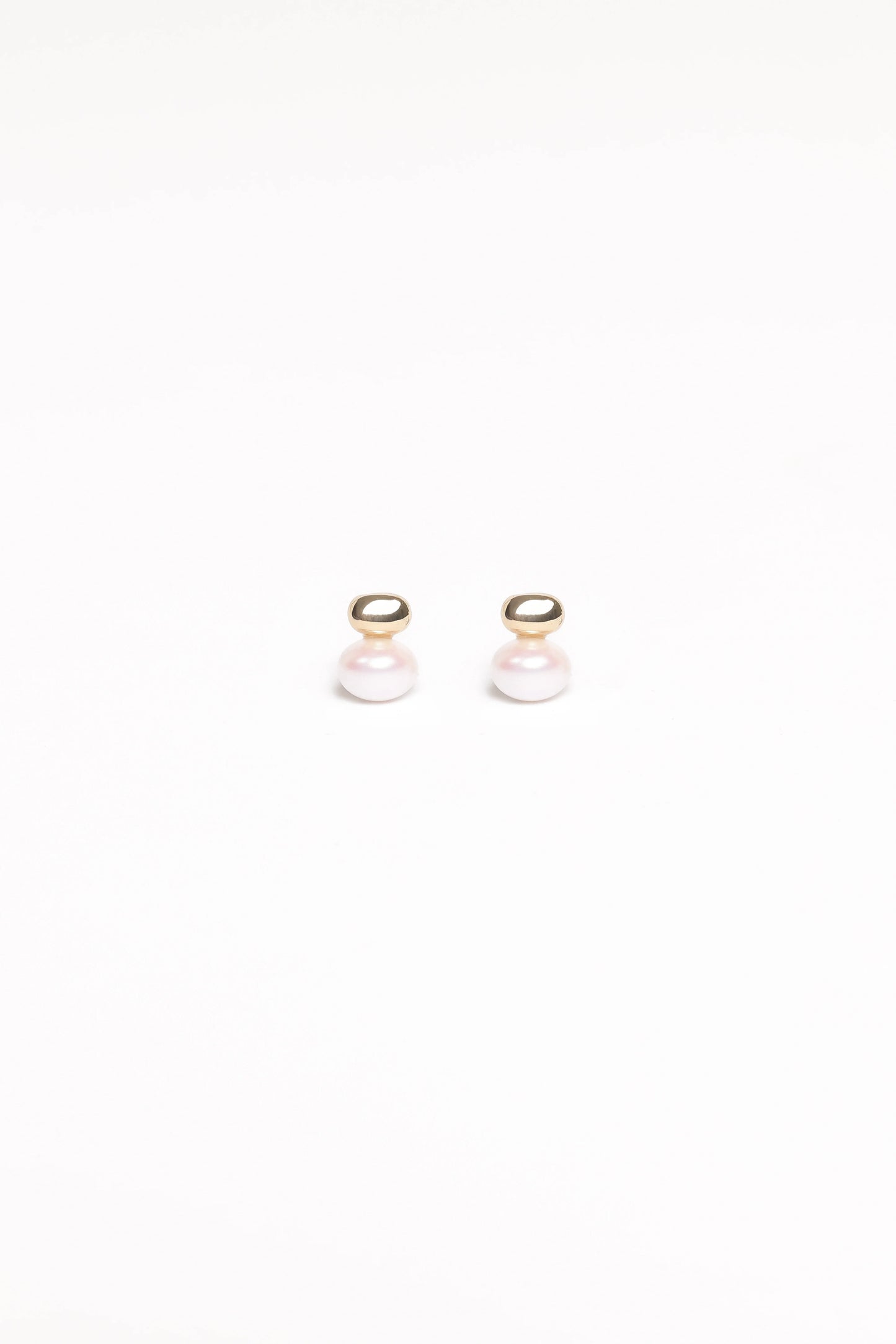 Karlie Earrings - Pearl