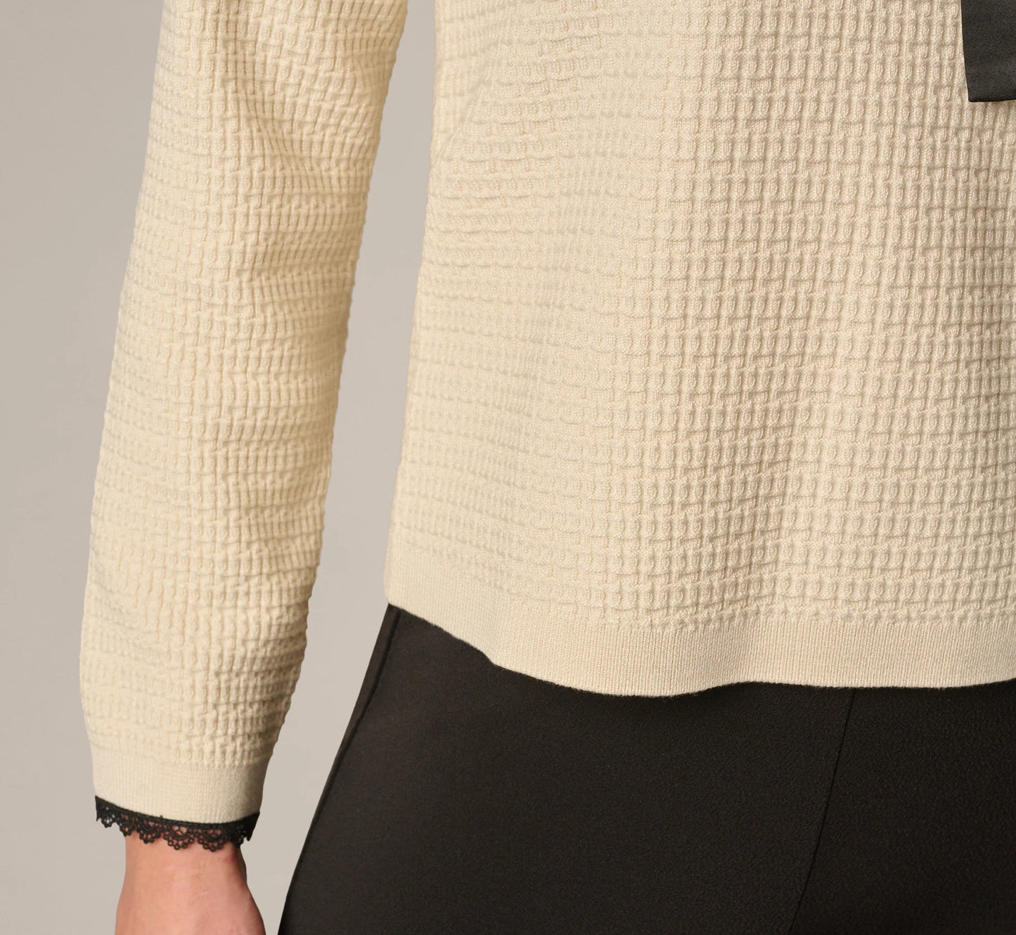 Waffle Weave Bow Collar Pullover Sweater In Cream Black
